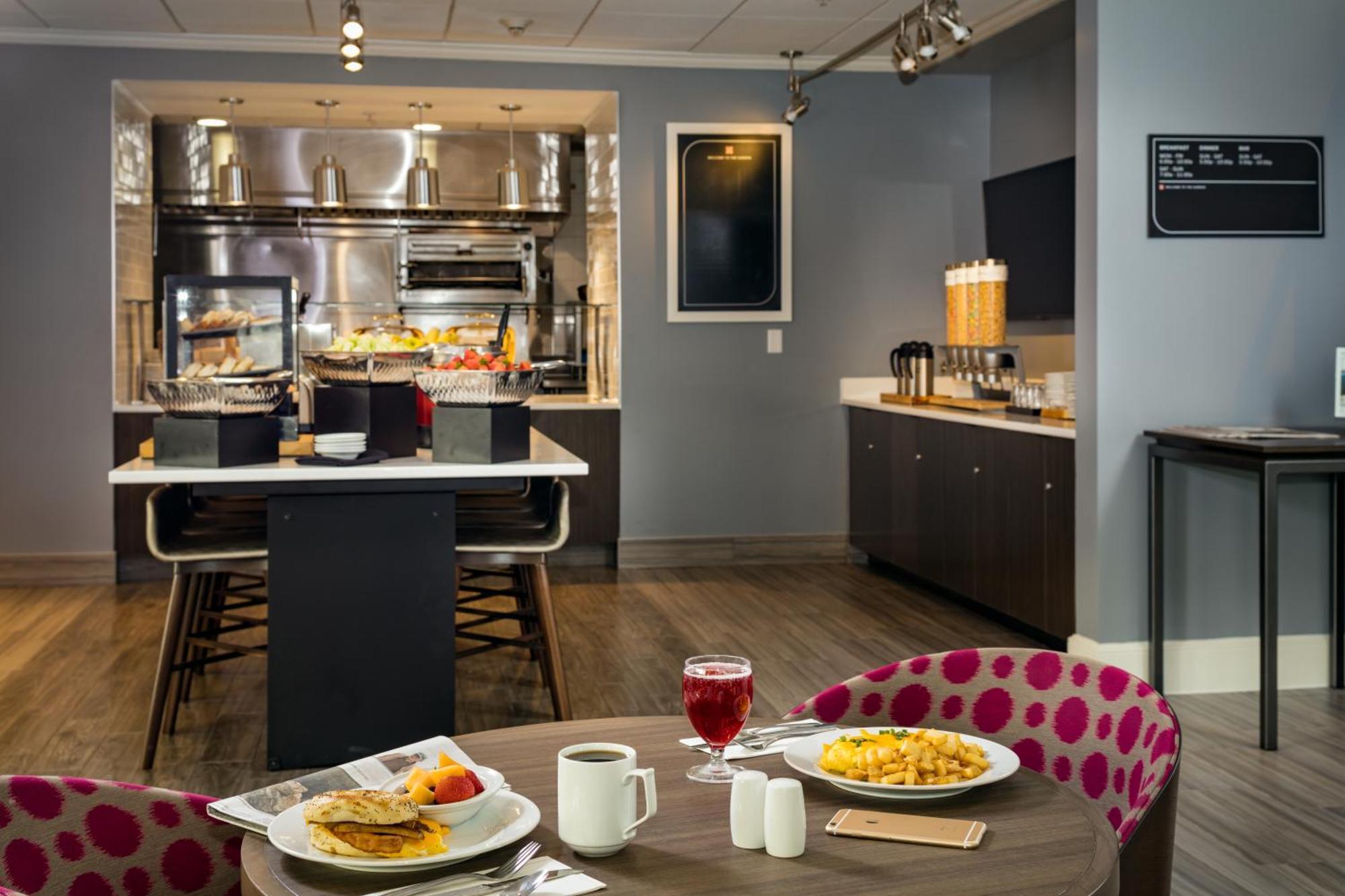 Hilton Garden Inn Tri-Cities/קנוויק מראה חיצוני תמונה
